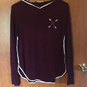Hooded long sleeve arrow shirt